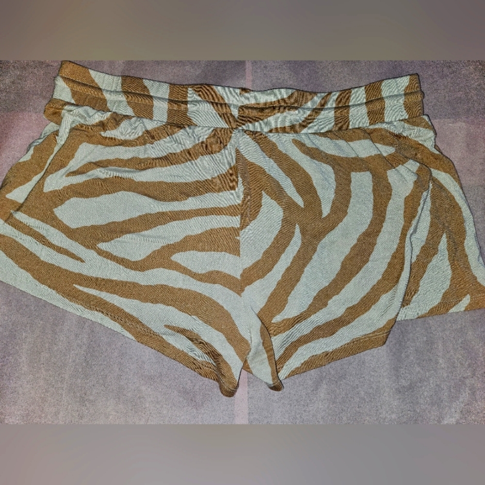 Stars Above Shorts - Picture 2 of 2